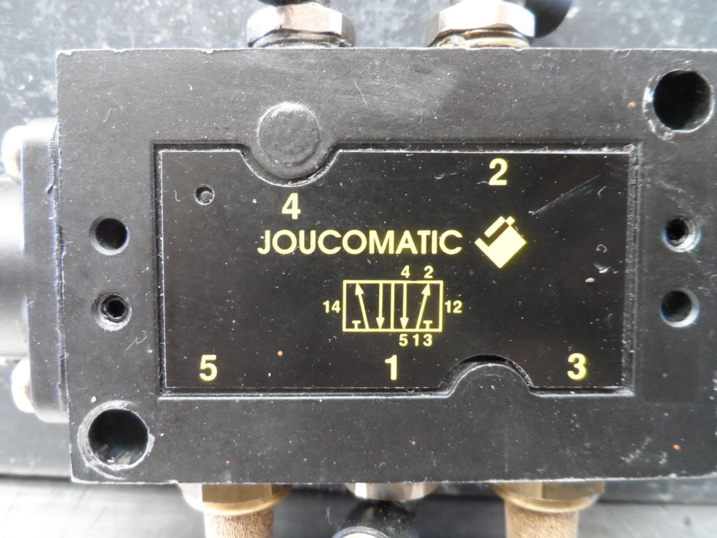 VALVULA NEUMATICA DE 3 VIAS